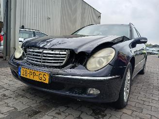 Vaurioauto  passenger cars Mercedes E-klasse E Combi (S211) Combi 1.8 E-200 K 16V (M271.941) [120kW]  (03-2003/07-2=
009) 2004/10
