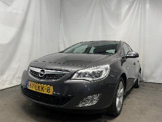 Damaged car Opel Astra Astra J (PC6/PD6/PE6/PF6) Hatchback 5-drs 1.6 16V (A16XER(Euro 5)) [85=
kW]  (12-2009/10-2015) 2010/5