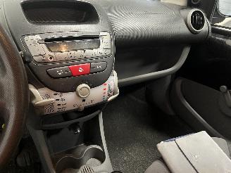 Peugeot 107 107 Hatchback 1.0 12V (384F(1KR)) [50kW]  (06-2005/05-2014) picture 15
