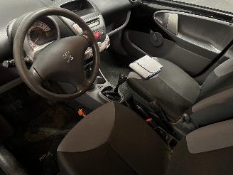 Peugeot 107 107 Hatchback 1.0 12V (384F(1KR)) [50kW]  (06-2005/05-2014) picture 11
