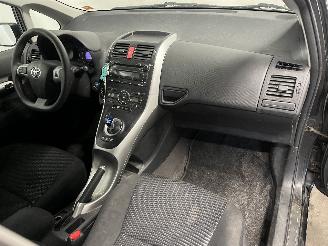 Toyota Auris Auris (E15) Hatchback 1.8 16V HSD Full Hybrid (2ZRFXE) [100kW]  (09-20=
10/09-2012) picture 12