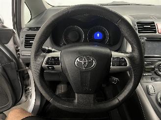 Toyota Auris Auris (E15) Hatchback 1.8 16V HSD Full Hybrid (2ZRFXE) [100kW]  (09-20=
10/09-2012) picture 17