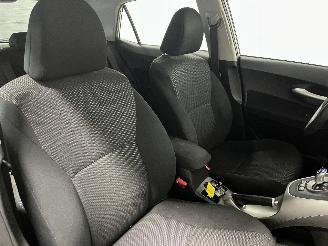 Toyota Auris Auris (E15) Hatchback 1.8 16V HSD Full Hybrid (2ZRFXE) [100kW]  (09-20=
10/09-2012) picture 11