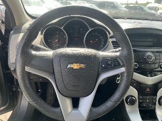 Daewoo Cruze Cruze (300) Sedan 1.8 16V VVT (F18D4(Euro 5)) [104kW]  (05-2009/12-201=
5) picture 12