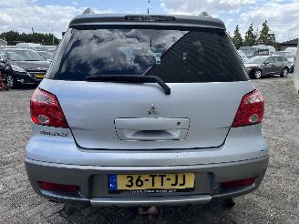 Mitsubishi Outlander Outlander (CU) SUV 2.0 16V 4x2 (4G63(16V)) [100kW]  (05-2003/10-2006) picture 5