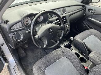 Mitsubishi Outlander Outlander (CU) SUV 2.0 16V 4x2 (4G63(16V)) [100kW]  (05-2003/10-2006) picture 11