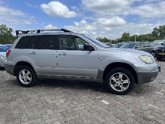 Mitsubishi Outlander Outlander (CU) SUV 2.0 16V 4x2 (4G63(16V)) [100kW]  (05-2003/10-2006) picture 8