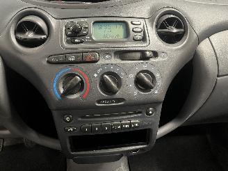 Toyota Yaris Yaris (P1) Hatchback 1.3 16V VVT-i (2NZFE) [63kW]  (08-1999/11-2005) picture 16