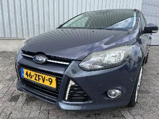krockskadad bil auto Ford Focus Focus 3 Wagon Combi 1.6 TDCi ECOnetic (NGDB) [77kW]  (05-2012/05-2018)= 2012/11