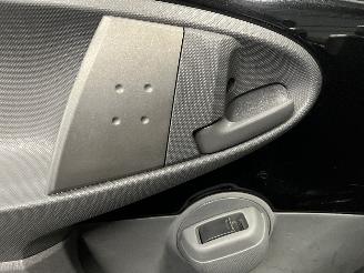 Peugeot 107 107 Hatchback 1.0 12V (384F(1KR)) [50kW]  (06-2005/05-2014) picture 25