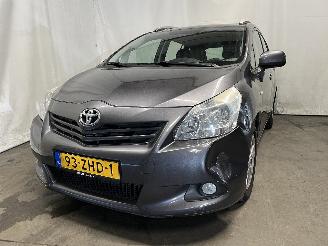 Vaurioauto  passenger cars Toyota Verso Verso MPV 2.0 16V D-4D-F (1AD-FTV(Euro 4)) [93kW]  (04-2009/08-2018) 2011/6
