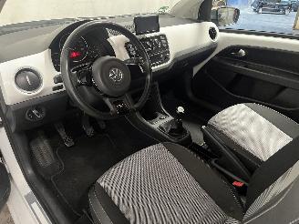 Volkswagen Up! Up! (121) Hatchback 1.0 12V 75 (CHYB) [55kW]  (08-2011/11-2019) picture 16