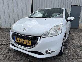 uszkodzony samochody osobowe Peugeot 208 208 I (CA/CC/CK/CL) Hatchback 1.2 Vti 12V PureTech 82 (EB2F(HMZ)) [60k=
W]  (03-2012/12-2019) 2013/4