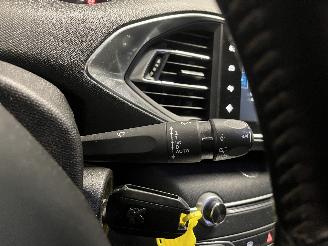 Peugeot 308 308 SW (L4/L9/LC/LJ/LR) Combi 5-drs 1.6 BlueHDi 120 (DV6FC(BHZ)) [88kW=
]  (03-2014/12-2021) picture 23