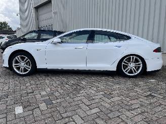 Tesla Model S Model S Liftback 85 (L1S) [270kW]  (09-2012/02-2016) picture 4