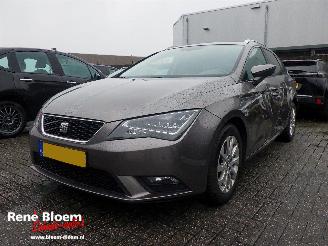 krockskadad bil auto Seat Leon 1.6 TDI Style Connect Navi 110pk 2017/1