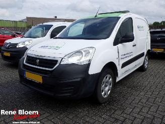 krockskadad bil bedrijf Peugeot Partner Electric 4 Premium 2018/10