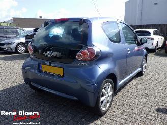 damaged passenger cars Toyota Aygo 1.0-12V Comfort Airco 2009/1