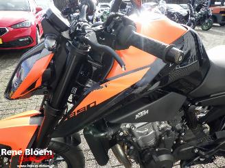 KTM  890 Duke picture 13