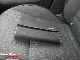 Renault Clio 1.0 TCE Intens 5drs Navi picture 16