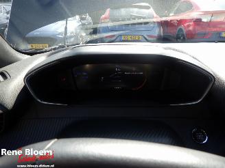 Peugeot e-2008 EV Allure 54kWh picture 16