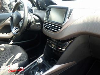 Peugeot 2008 1.2 vtI Allure Pack Premium Plus Automaat picture 13