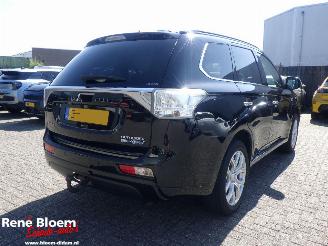 Unfallwagen Mitsubishi Outlander 2.0 PHEV Instyle 2013/12