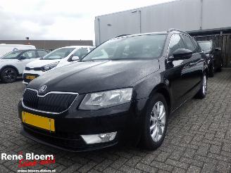 Vaurioauto  passenger cars Skoda Octavia Combi 1.6 TDI Greentech Ambition Business 2016/11