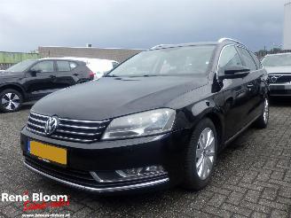 damaged passenger cars Volkswagen Passat 2.0 TDI Highline Bluemotion 140pk 2014/2