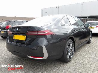 Voiture accidenté BMW 5-serie 530e 2024/9