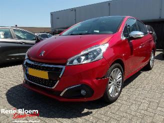 uszkodzony samochody osobowe Peugeot 208 1.2 Puretech Allure 110pk 2018/11