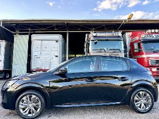 Avarii autoturisme Peugeot e-208 EV 50kwh 136pk aut Active Pack - 57dkm nap - line assist - navi - pdc - lmv - stoelverw - airco - cruise - carplay 2022/12