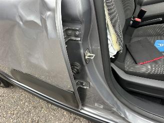 Citroën C3 1.2 PureTech 83pk C-Series - navi - line assist - clima - cruise - apple carpl - 66dkm nap - licht + regensensor picture 48