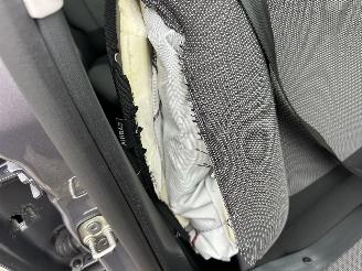 Citroën C3 1.2 PureTech 83pk C-Series - navi - line assist - clima - cruise - apple carpl - 66dkm nap - licht + regensensor picture 53