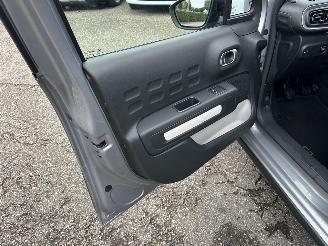 Citroën C3 1.2 PureTech 83pk C-Series - navi - line assist - clima - cruise - apple carpl - 66dkm nap - licht + regensensor picture 40