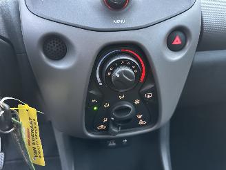 Peugeot 108 1.0 e-VTi 72pk Active 5drs - 96dkm nap - airco - led - elektr pakket - aux - usb - privacy glass - bwjr 2021 picture 32