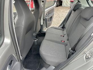 Volkswagen Up! 1.0i 65pk 5drs - nap - airco - line assist - bleutooth - aux - elektr ramen - led - facelift - rijdbaar picture 24