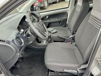 Volkswagen Up! 1.0i 65pk 5drs - nap - airco - line assist - bleutooth - aux - elektr ramen - led - facelift - rijdbaar picture 35
