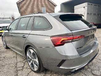 Skoda Octavia RS 2.0 TSI 265pk Aut + F1 Combi - pano - crystal light - front + line + side assist - virtual - 19 inch - keyless picture 6