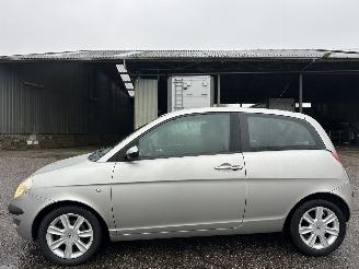 Auto incidentate Lancia Ypsilon 1.2-16V 80pk Argento - nap - airco - cruise contr - lmv - nieuw apk 10-11-2026 - elektr ramen 2005/1