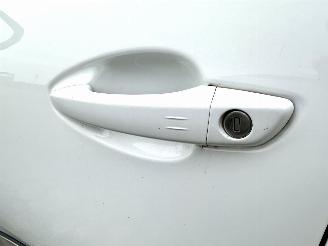 Peugeot 3008 1.2 Turbo 131pk 6-bak Premium - nap - navi - cam - virtual - elektr klep - 19 inch - line assist - keyless - pdc v+a picture 7