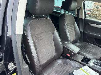 Volkswagen Passat 1.4 TSI 122pk dsg aut + f1 Highline - nap - dvd in hoofdsteunen - navi - clima - cruise - leer + stoelverw picture 46