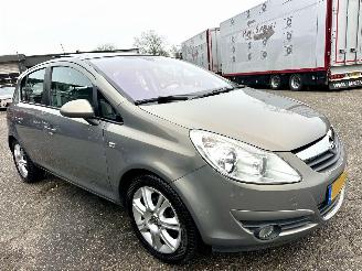 Opel Corsa Gereserveerd 1.4-16V 101pk Cosmo 5drs - pano - nap - clima - cruise - half leer - pdc - licht + regens + dimmend binnenspiegel picture 4