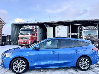 Coche accidentado Ford Focus 1.5D 120pk 8-traps aut + F1 ST-Line x - nap - hud - b&o - navi - cam - keyless - stuur + stoelverw 2022/12
