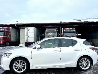 Schadeauto Lexus Ct 200h Hybrid 123pk aut Luxury Line - nap - nav - leer - camera - memory - xenon - pdc v+a - keyless 2012/1