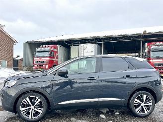 Voiture accidenté Peugeot 3008 1.2T PureTech 131pk aut + f1 Première 2017/12