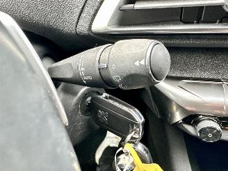 Peugeot 3008 1.2T PureTech 131pk aut + f1 Première - virtual - line + side assist - clima - cruise - pdc v+a - privacy glass picture 38