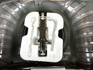 Nissan Micra 1.2i 80pk Connect Edition 5drs - navi - clima - cruise - pdc v+a - licht + regensensor - gebruikerssporen picture 52