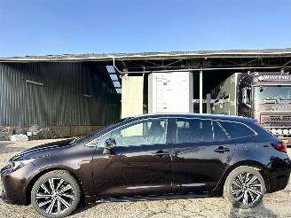 Damaged car Toyota Corolla Touring Sports 1.8 Hybrid 148pk aut Dynamic - nap - keyless - navi - cam - trekh - front + line assist - pdc v+a 2021/4