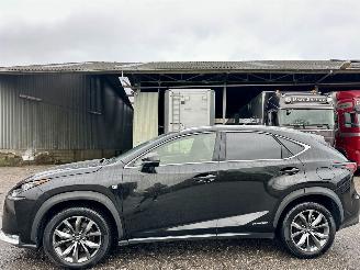Auto incidentate Lexus NX 300h 2.5 Hybrid aut + f1 AWD F-Sport Line - schuifdak - front + line assist - head up - elektr stuur + klep 2015/11